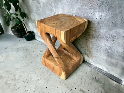 Holz Beistelltisch - Holzhocker Couchtisch - Handgefertigt – Kantig gedreht aus massivem Suarholz - 50x28x28 cm