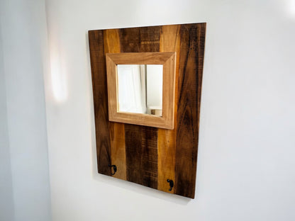 Wandgarderobe mit Spiegel - Integrierter Spiegel mit Zwei Haken – Modern aus Mahagoni und Teakholz – 70x50 cm